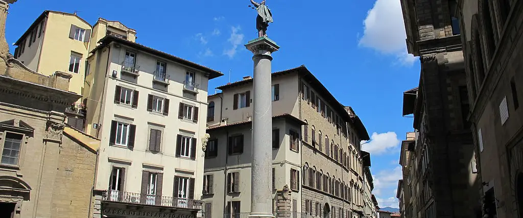 Piazza Santa Trinita