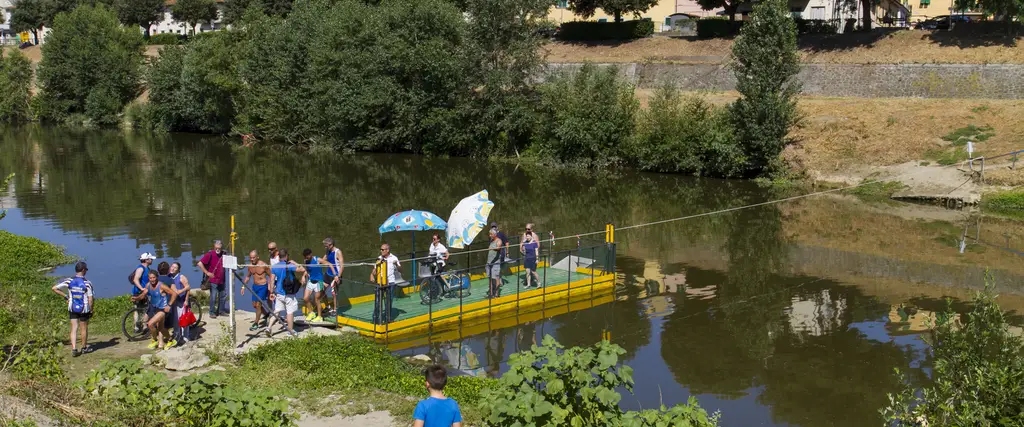 La Nave fra Capraia e Limite ed Empoli - Foto Toscana nel Cuore