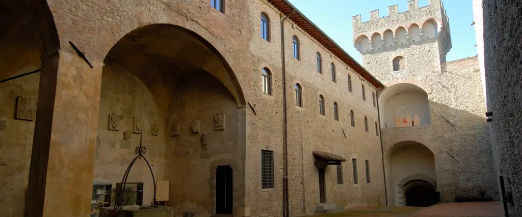 Atrio interno del Palazzo dei Vicari