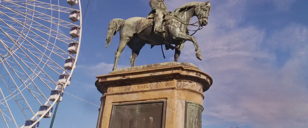 Monumento a Vittorio Emanuele II in Piazza Vittorio Emanuele II