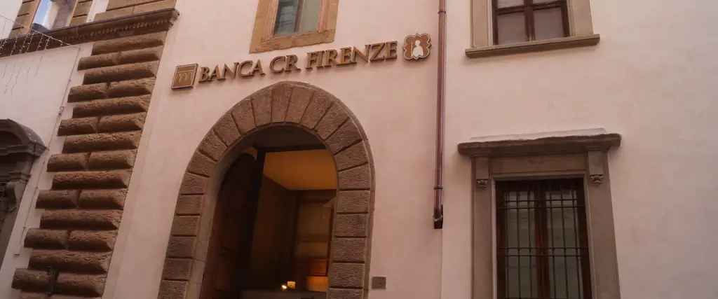 Entrata della Cassa di Risparmio in Via Bufalini