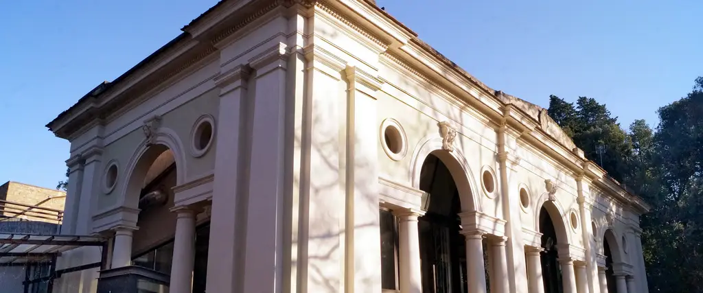 Limonaia di Villa Strozzi, visto in prospettiva