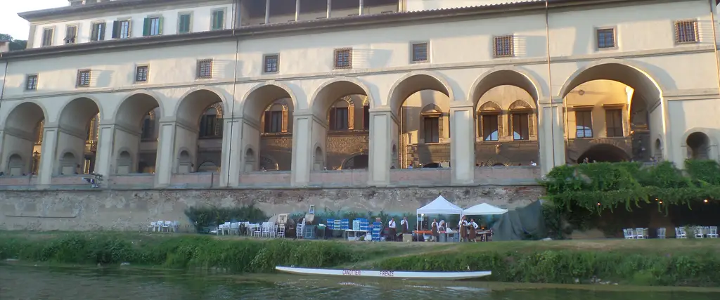 Corridoio Vasariano dal fiume
