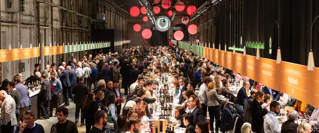 veduta della Leopolda piena di gente