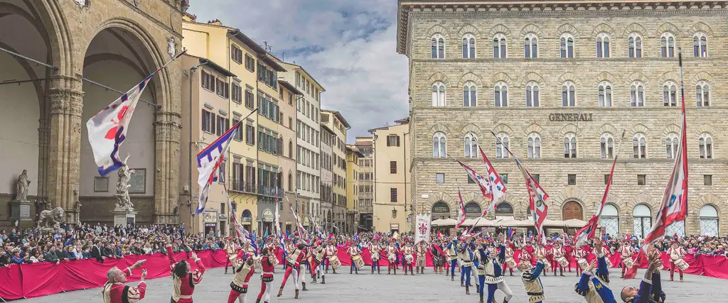 Sbandieratori si esibiscono