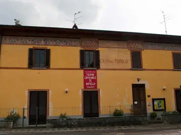 L'ingresso del teatro Comunale di Antella