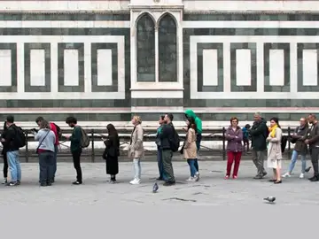 Coda di turisti al Duomo