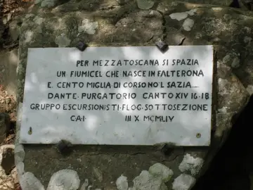 Targa con i versi di Dante a Capo d'Arno