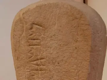 Stele proveniente da Poggio la Croce - Foto Museo Ghelli