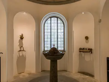 Fonte battesimale di Leonardo e sculture di Cecco Bonanotte