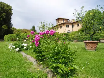 Scorcio di Villa Meleto dal giardino