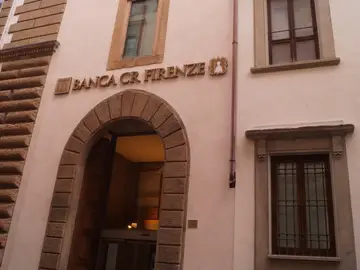 Entrata della Cassa di Risparmio in Via Bufalini
