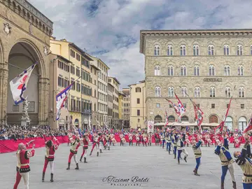 Sbandieratori si esibiscono