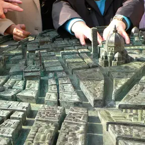 plastico città in bronzo