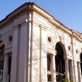 Limonaia di Villa Strozzi, visto in prospettiva