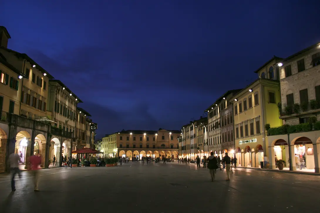 Piazza vista su Antico Spedale