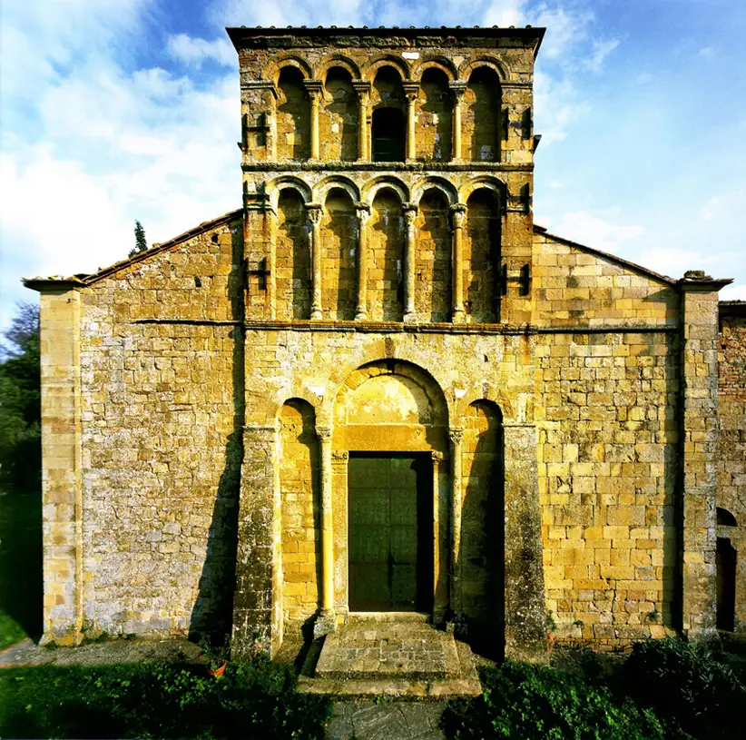  Facciata della Pieve di S.Maria a Chianni