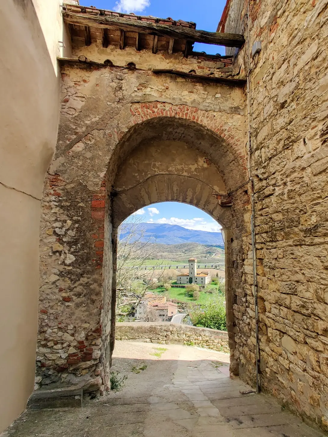 Porta Fiorentina del Castello dell'Ancisa