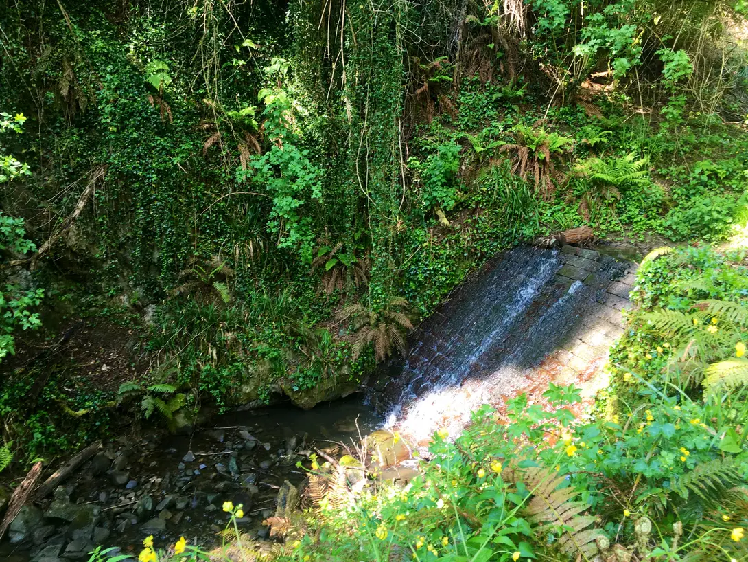 Cascata lungo la Via dei Mulini
