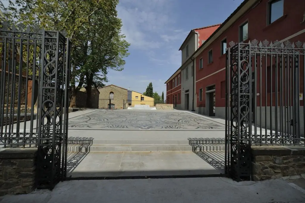 Ingresso della piazza
