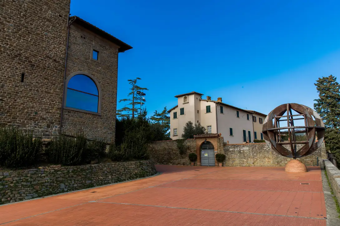 Piazza Guido Masi e il Castello dei Conti Guidi