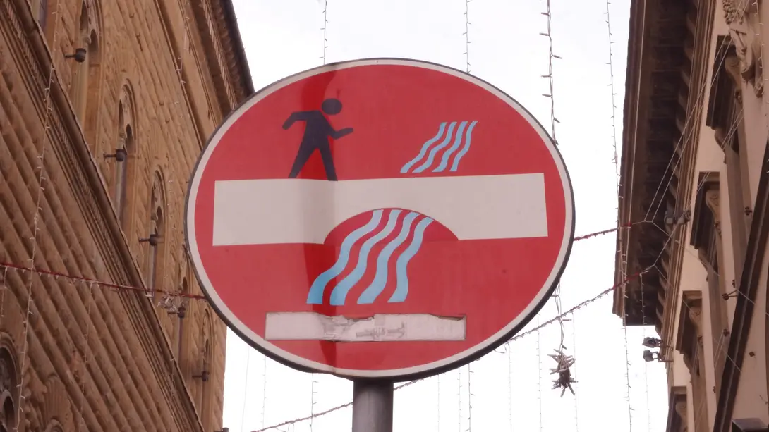 Rielaborazione di cartello di senso vietato 
