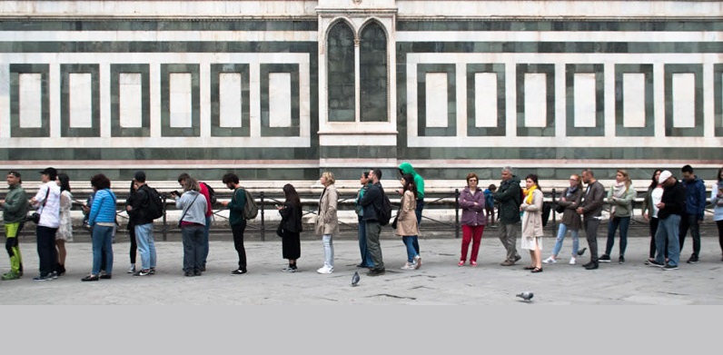 Coda di turisti al Duomo