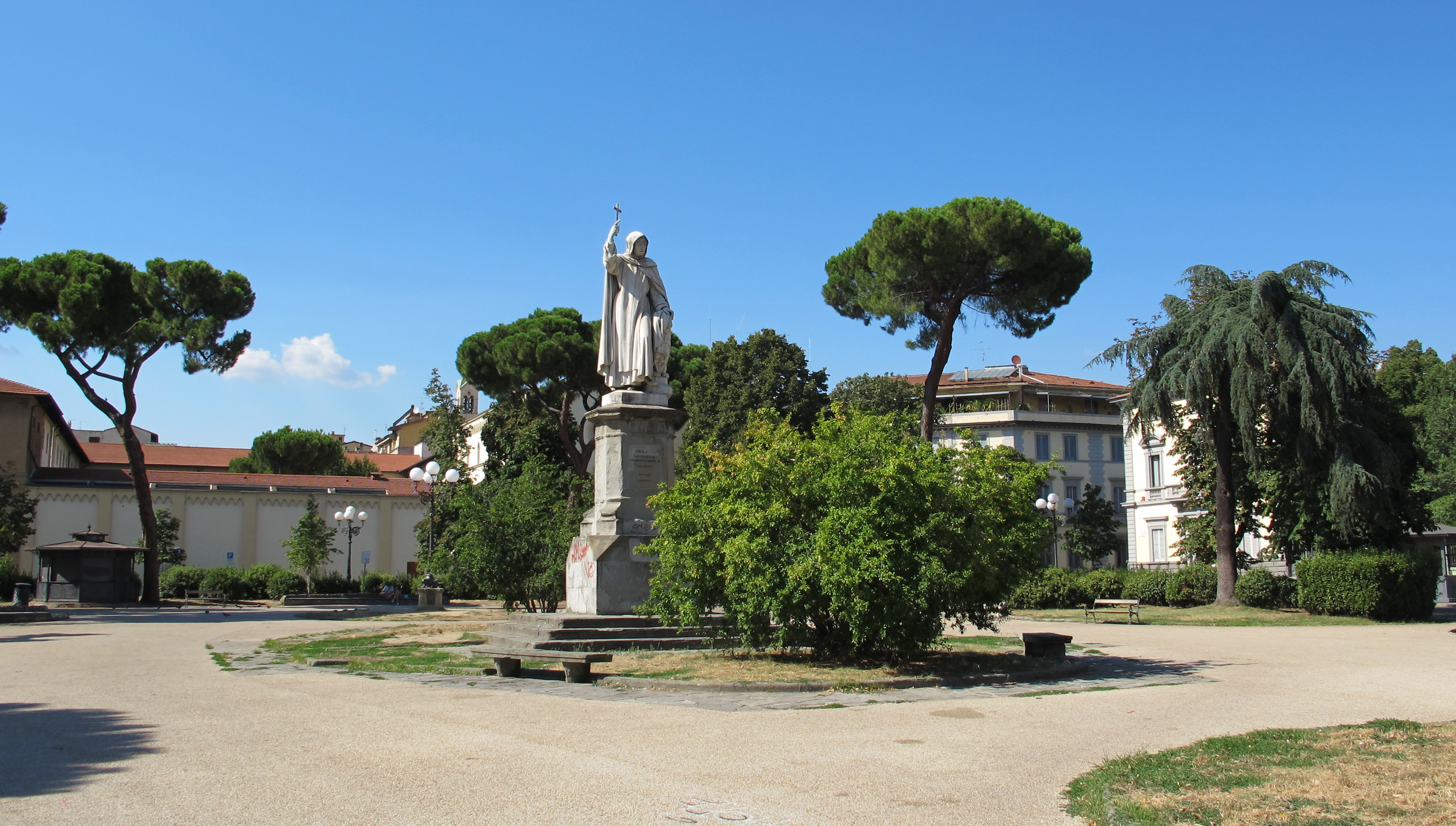 Savonarola Antiquaria - antique market