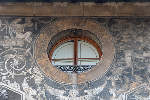 Palace Women - Oltrarno and Beyond