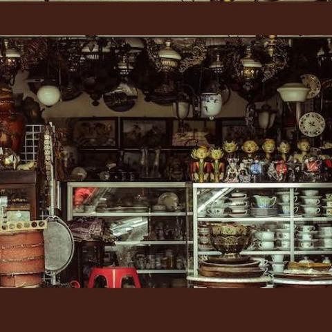particolare di un banco al mercato