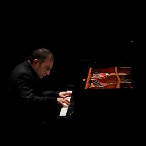 Costantino Catena al piano